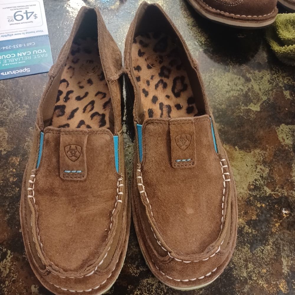 Womens ariat cruisers